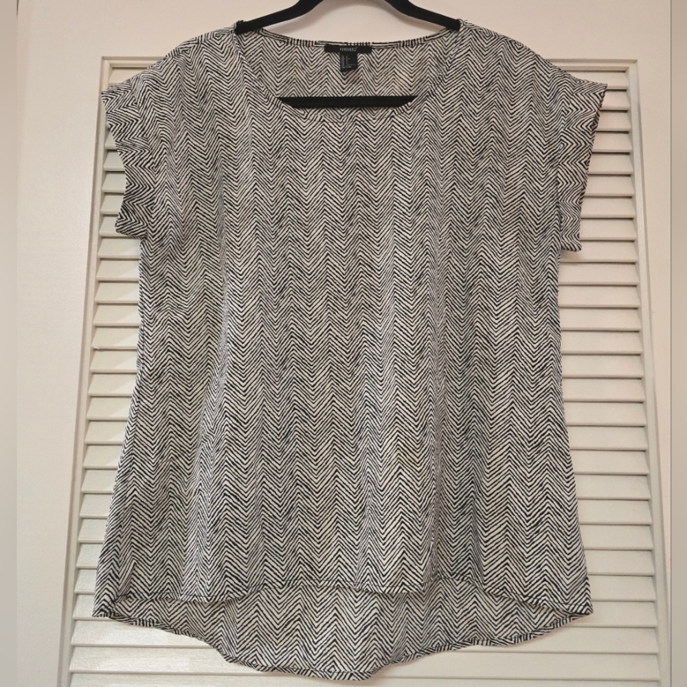 Forever 21 - Black & White Oversized High-Low Lightweight Top